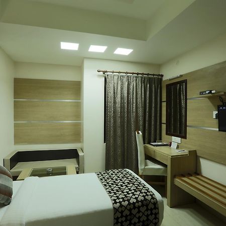 Hotel Sj International Guwahati Dış mekan fotoğraf