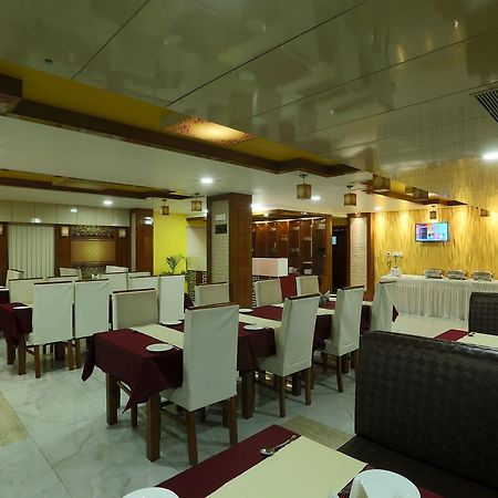 Hotel Sj International Guwahati Dış mekan fotoğraf