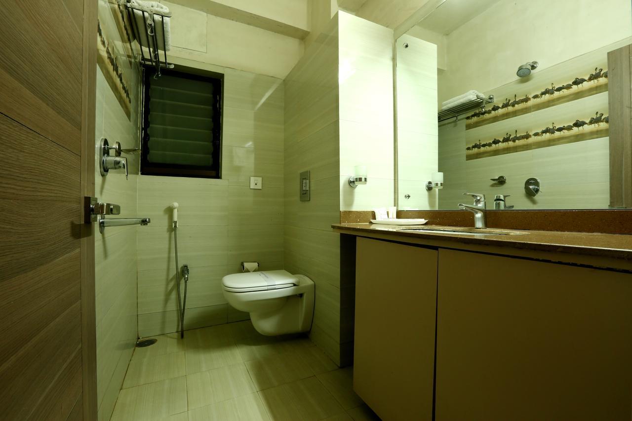 Hotel Sj International Guwahati Dış mekan fotoğraf