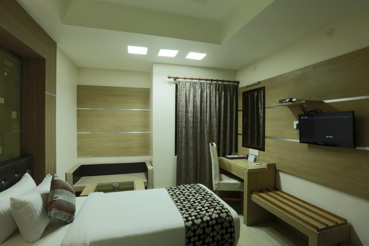 Hotel Sj International Guwahati Dış mekan fotoğraf
