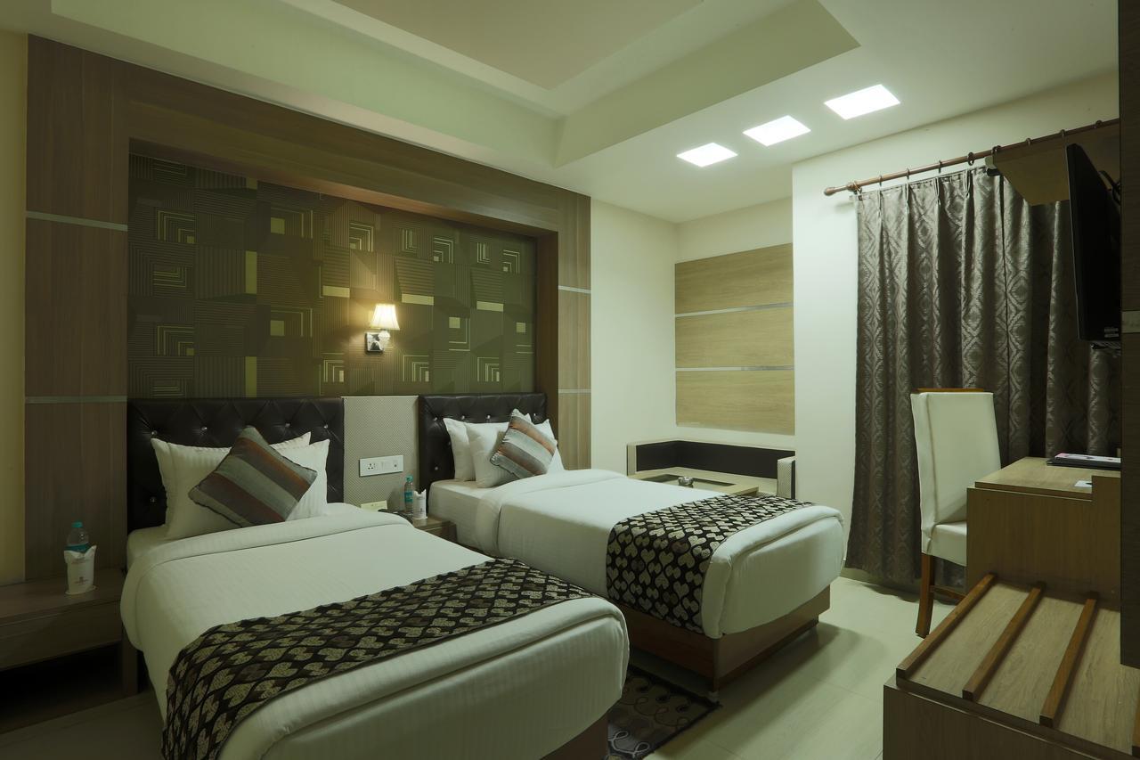 Hotel Sj International Guwahati Dış mekan fotoğraf