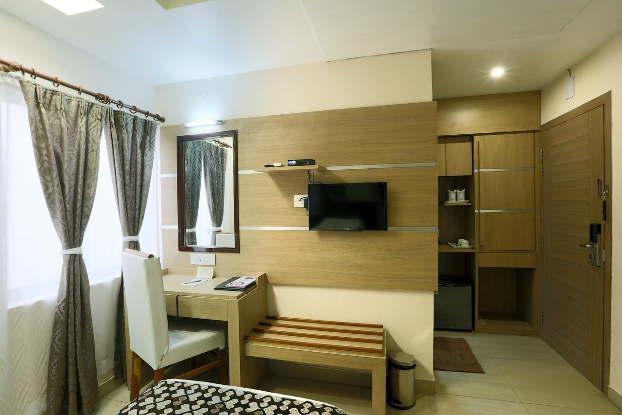 Hotel Sj International Guwahati Dış mekan fotoğraf